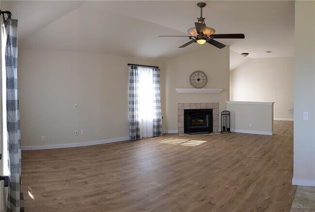 Foto del edificio - 114 Dana Dr