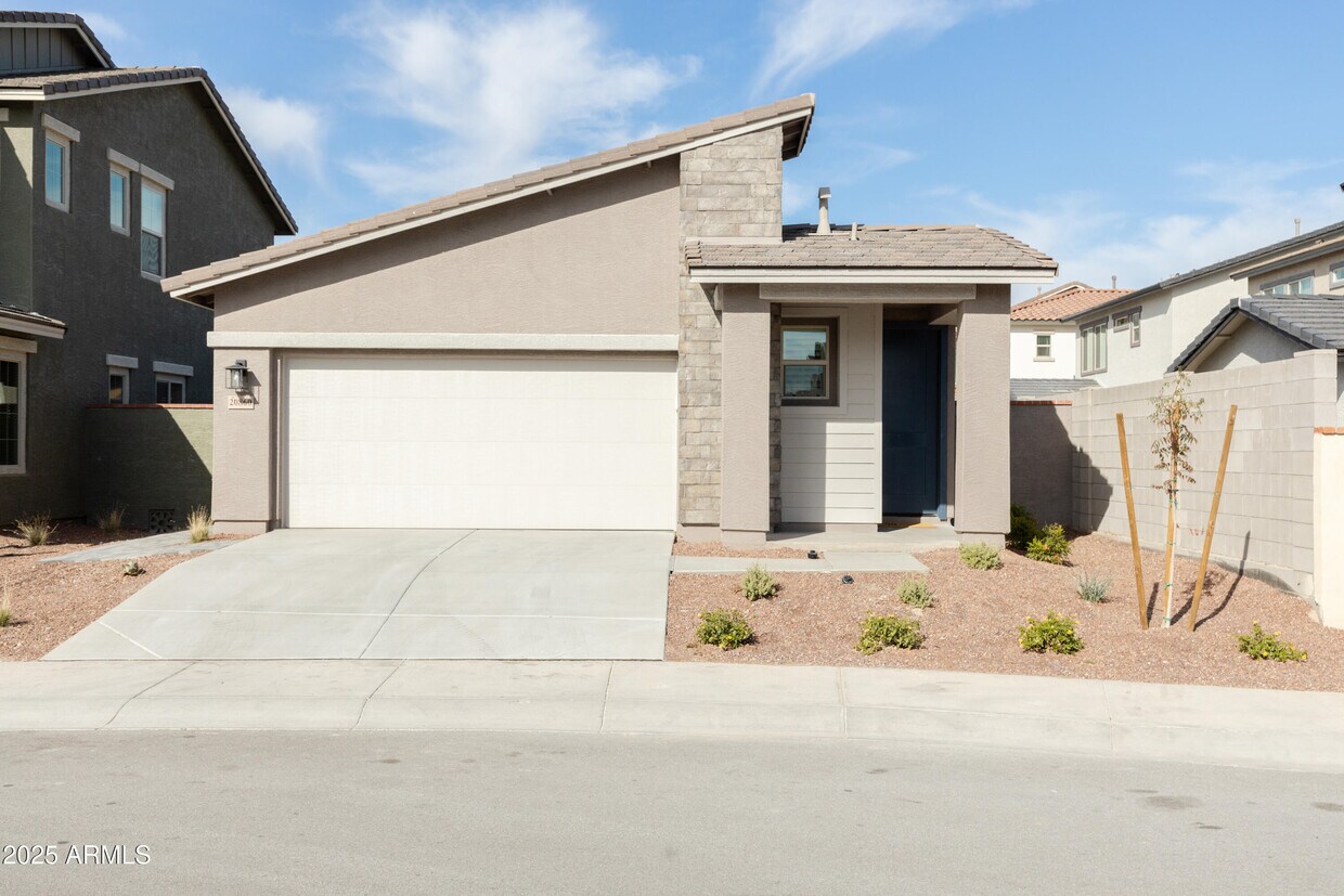 Foto principal - 20860 W Granada Rd
