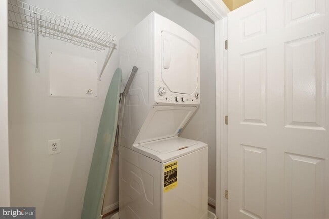 Building Photo - 1024 Leeward Way