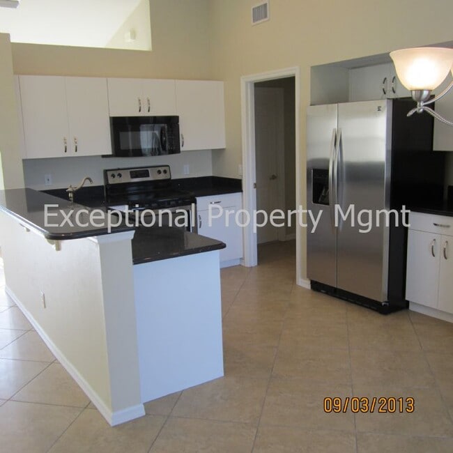 Foto del edificio - Beautiful 3-bedroom 2 bath Pool Home!  SW ...