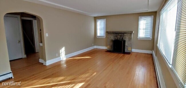 Building Photo - 728 N 116th St