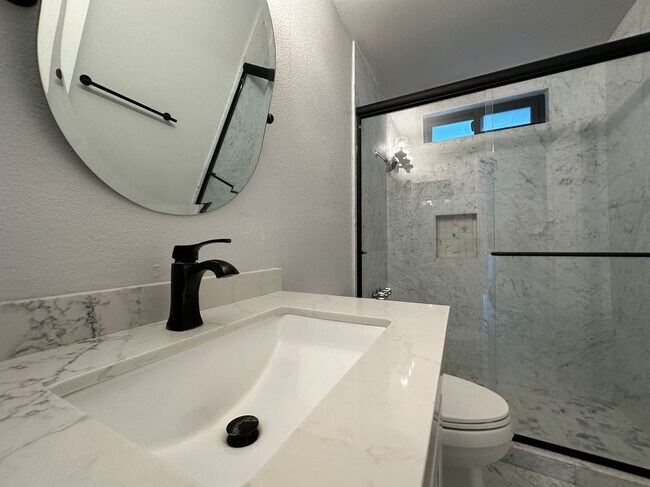 Foto del edificio - 1362 Club View Dr