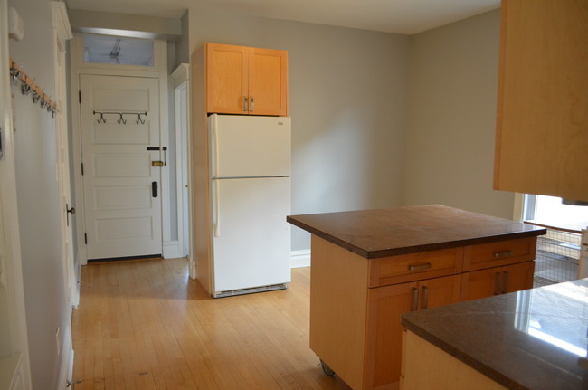 Kitchen - 3643 N Hoyne Ave