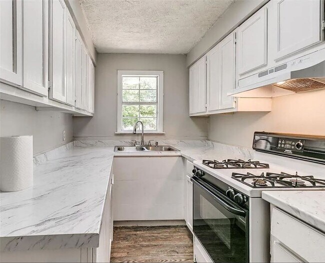 Foto del edificio - Charming & Refreshed 4 Bed / 1 Bath Home in Midwest City – $1,450/mo