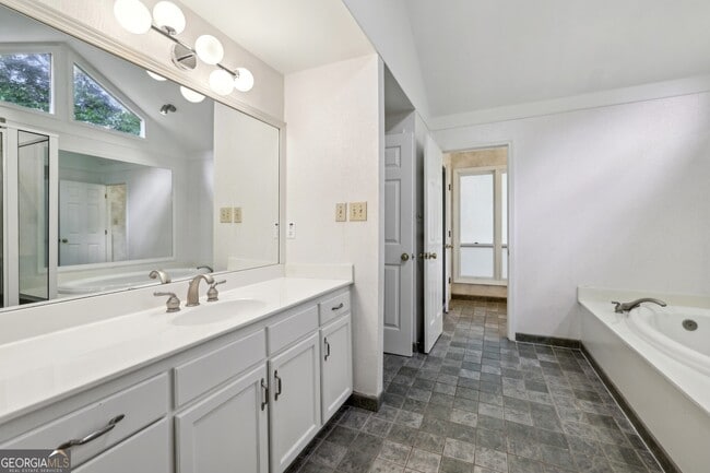 Building Photo - 110 Westchester Way