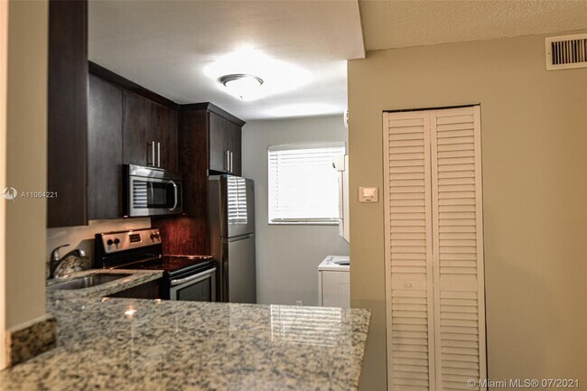 Building Photo - 703 Gardens Dr