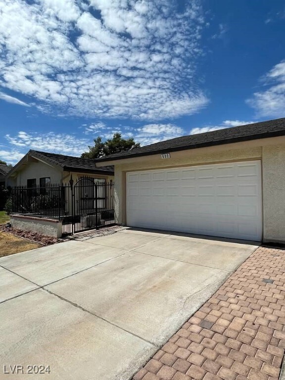 Building Photo - 600 Woodmount Dr
