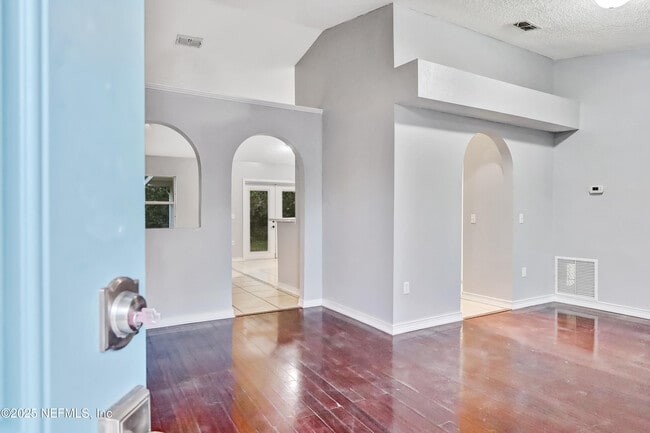 Foto del edificio - 13002 Viburnum Dr S