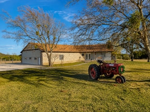 Building Photo - 552 Lawson Ln