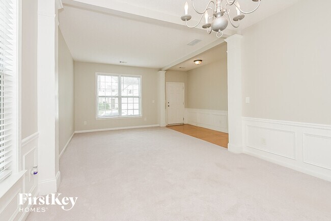 Building Photo - 813 Plaintain Dr