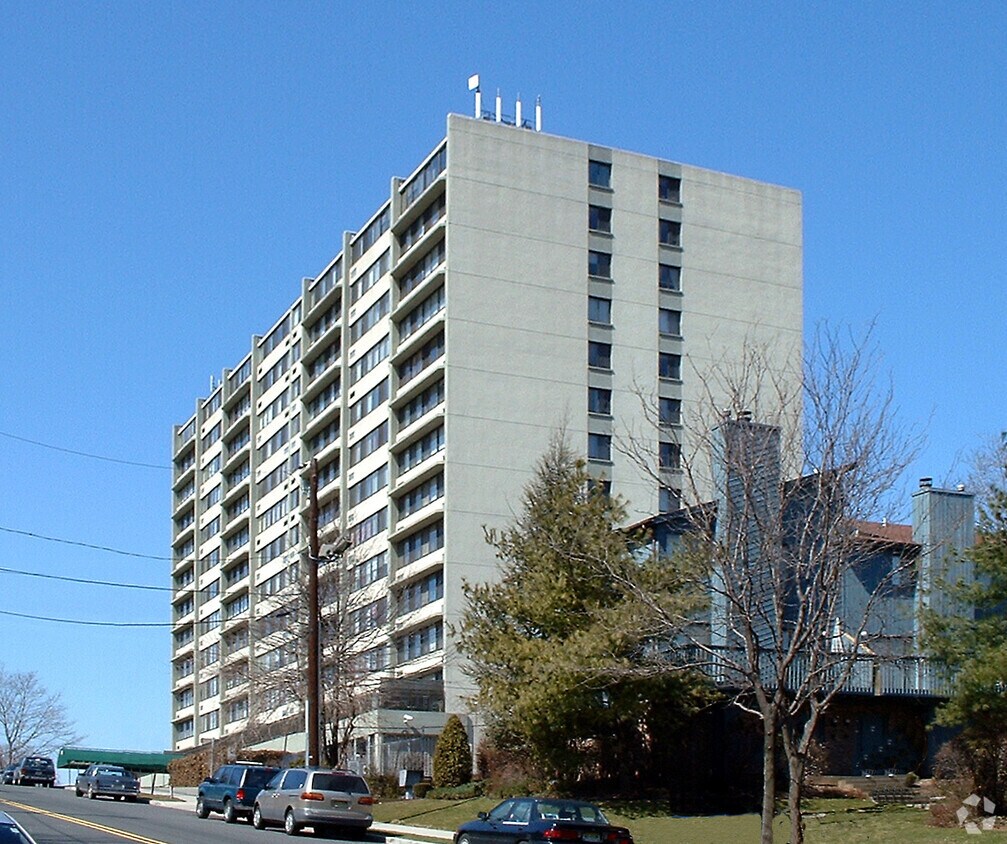 Presidential Towers Apartments in Passaic, NJ