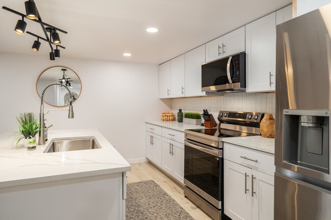 Kitchen w/ Quartz Counters - 1215 Columbine St