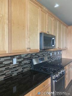 Foto del edificio - 759 Lakeside Dr