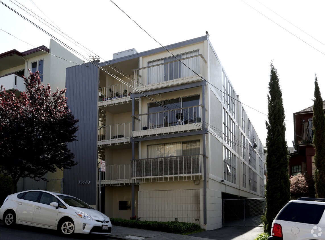 Foto principal - 3830 Harrison St