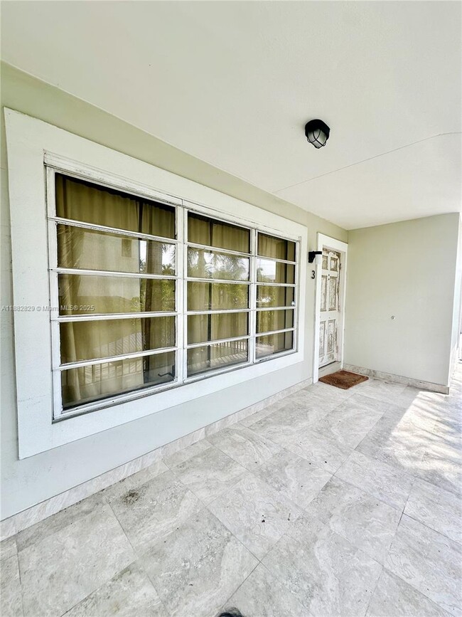 Building Photo - 313 Hendricks Isle