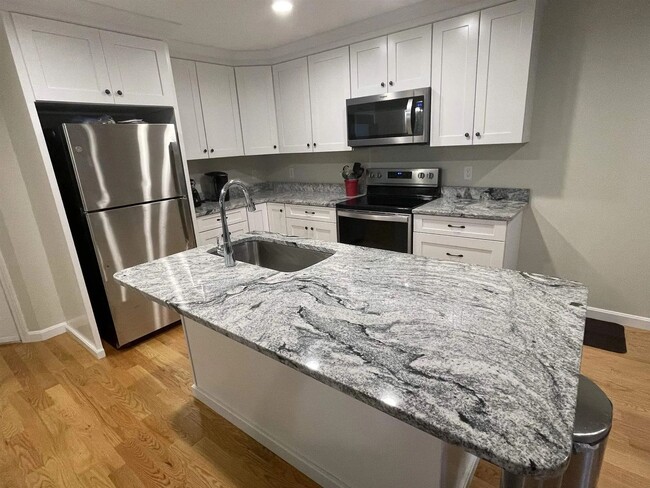 Building Photo - Beautiful Three Bedroom Town Home