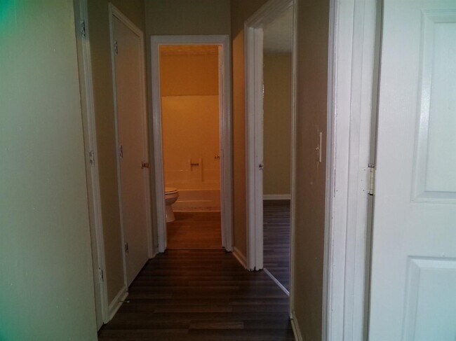 Building Photo - 217 Landings Dr