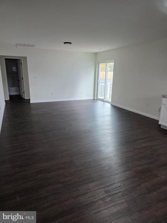 Foto del edificio - 129 Roosevelt Ave