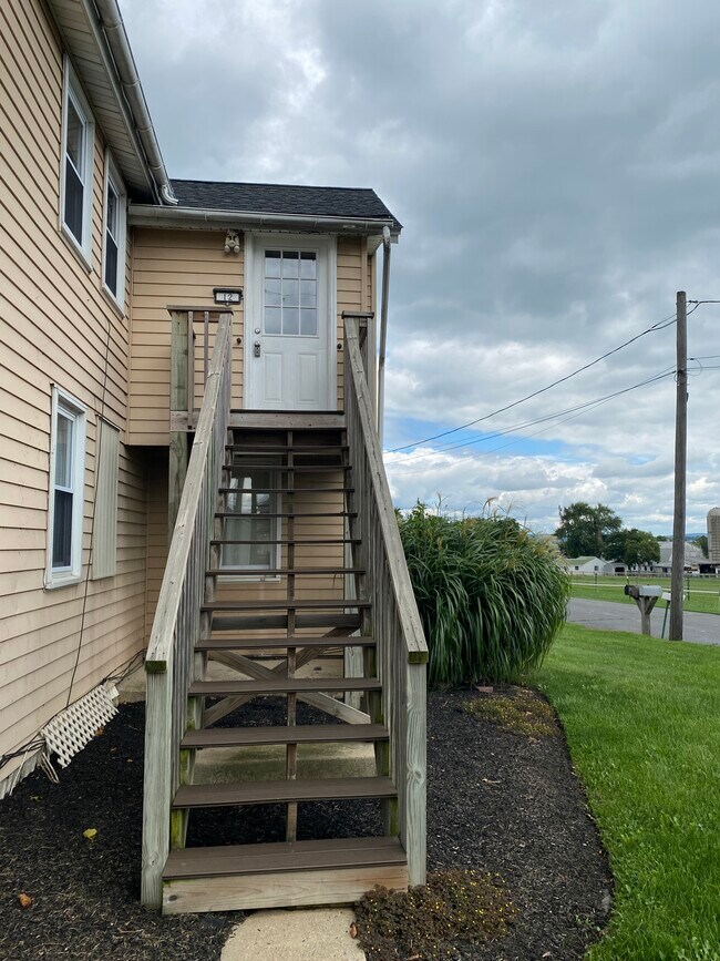 Escaleras exteriores - 12 Stoltzfus Ln