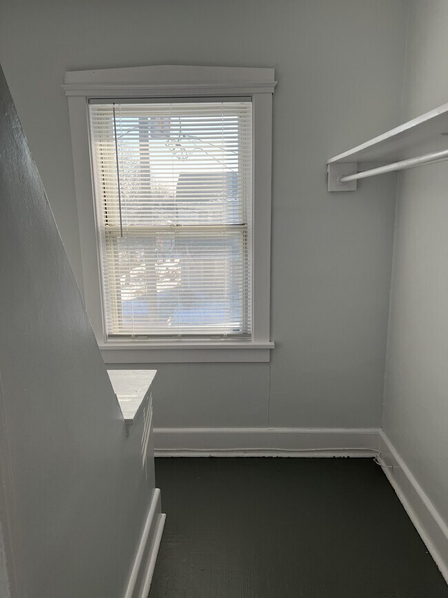 Building Photo - 4651 Roosevelt Ave