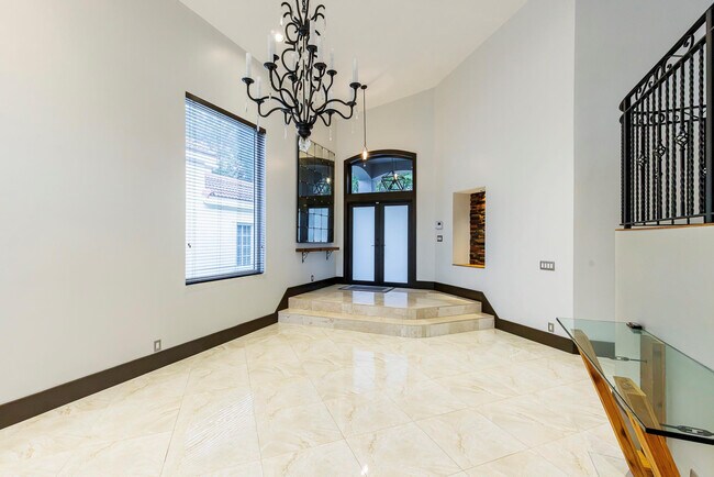 Foto del edificio - 4080 Lansing Ave