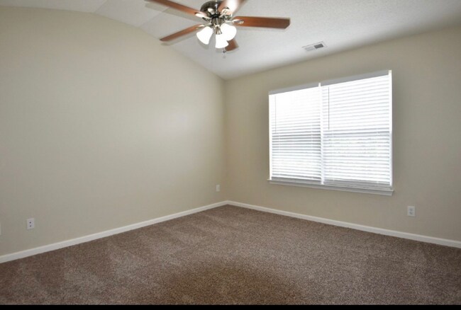 Foto del edificio - 305 Cline Falls Dr
