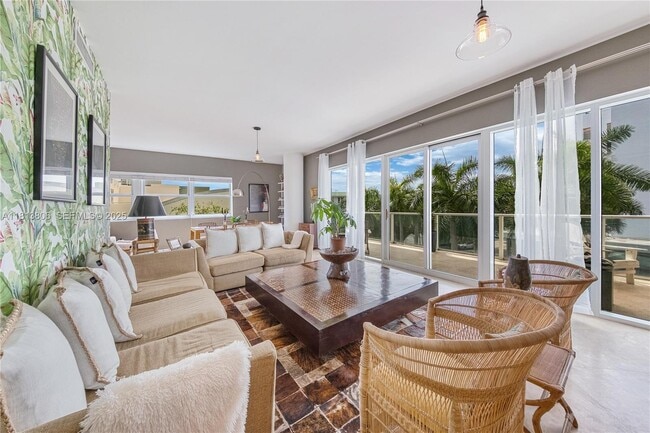 Building Photo - 6103 Aqua Ave