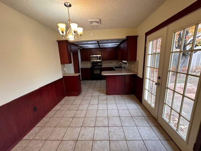 Foto del edificio - 3 bed, 2 bath ,fenced back yard in Moore Schools, ready for move in!