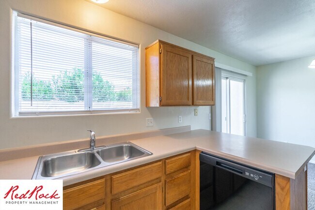 Foto del edificio - 2 Bedroom, 1.5 Bath Townhome
