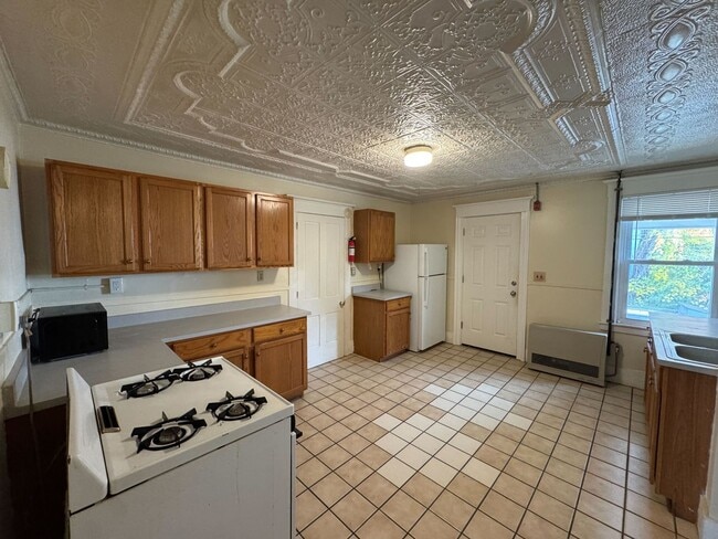 Photo - 16 Union St Apartment