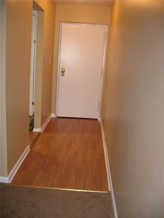 Building Photo - 401 Kennedy Dr