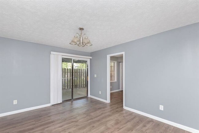 Foto del edificio - 375 Winding River Dr