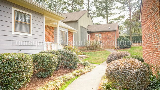 Foto del edificio - 112 Clancy Cir