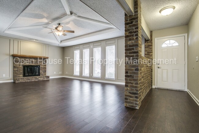 Foto del edificio - 3945 Los Robles Dr