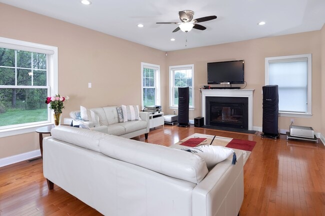 Building Photo - 22 Liam Pl