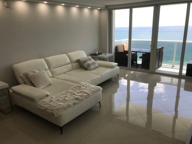 Foto del edificio - 3140 S Ocean Dr