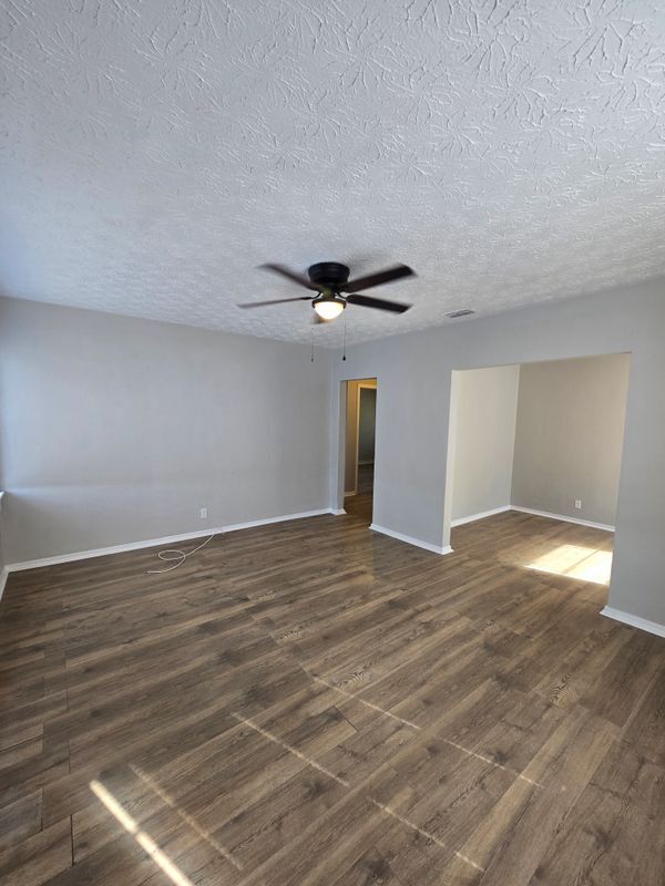 Foto del edificio - 1129 Melson Ave