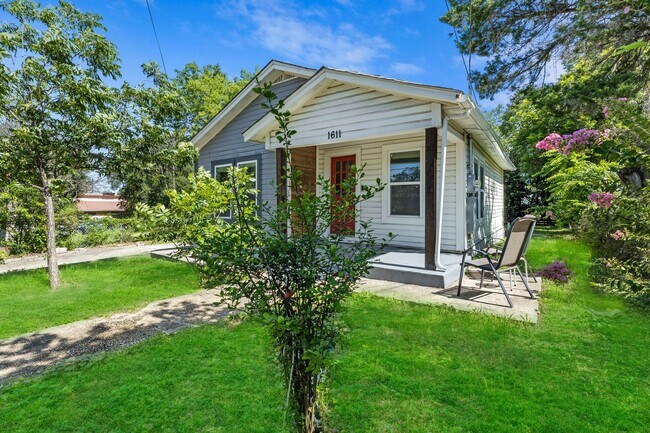 Foto del edificio - Fully renovated home close to downtown