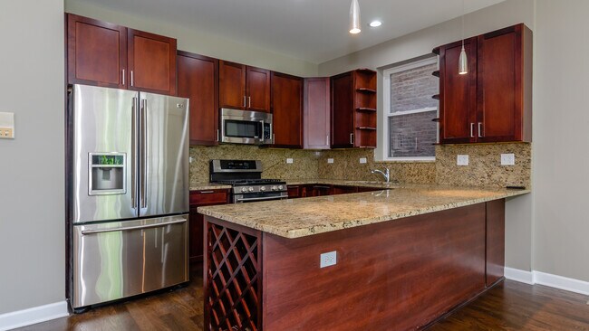 Building Photo - 450 E Bowen Ave