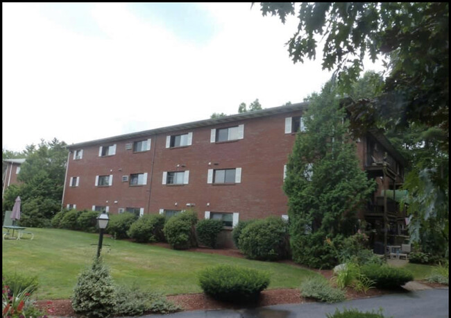 Building Photo - 318 Codman Hill Rd