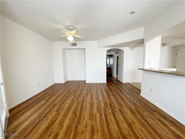 Foto del edificio - 6160 Rumrill St