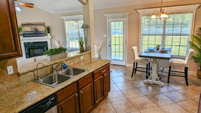 Foto del edificio - 3115 Village Cir