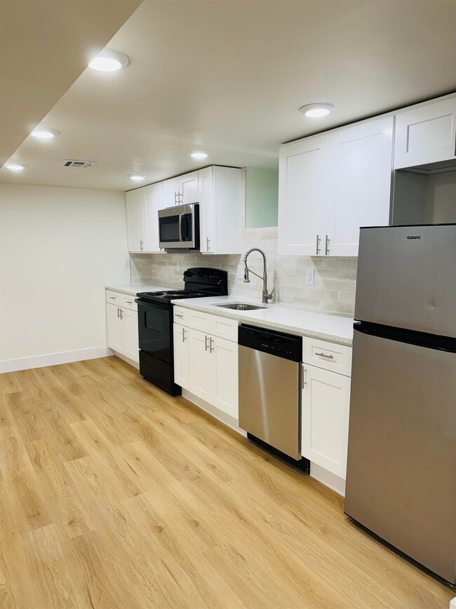 Foto del edificio - 750 COMMUNIPAW Ave