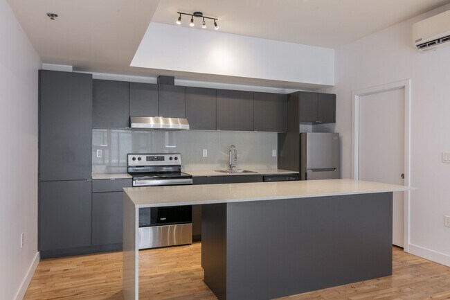Building Photo - 4350 Hotel-De-Ville