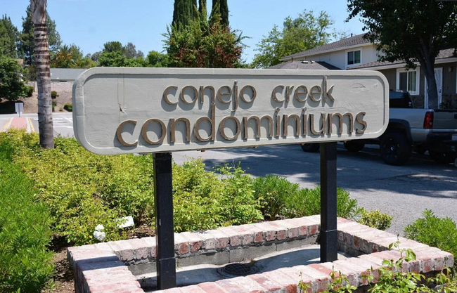 Building Photo - 2 Bed, 1 bath Conejo Creek Condo!