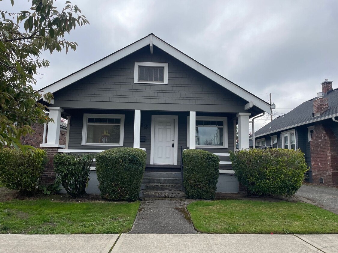 Primary Photo - Adorable 2 Bedroom House in S Tacoma!