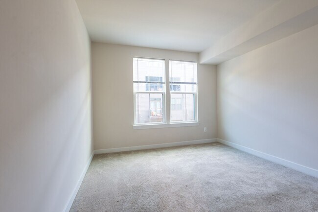 Foto del edificio - Stunning 3 BR/2.5 BA 2-Level Condo in Laurel!