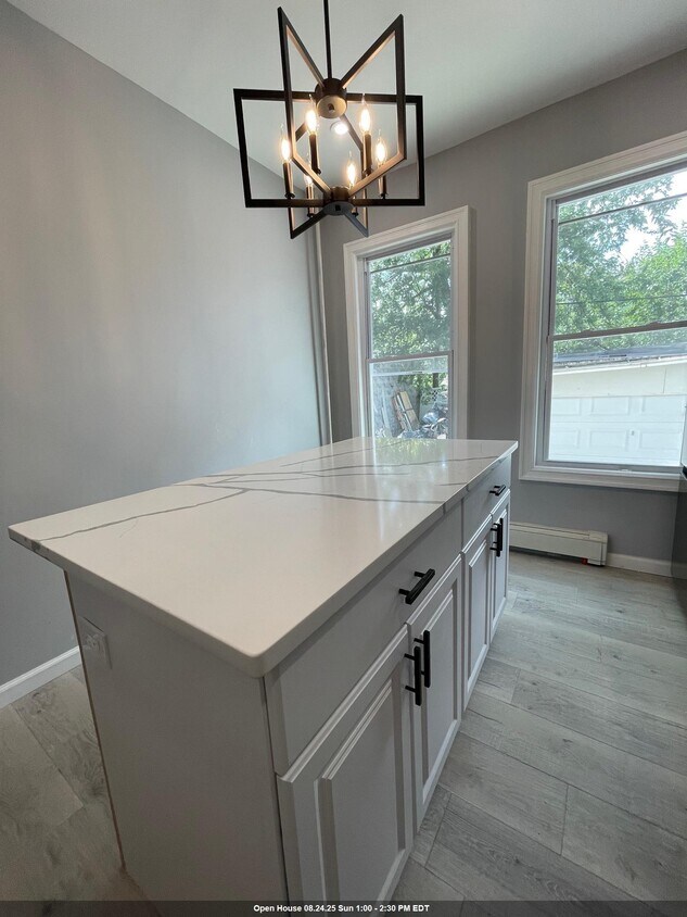 Foto principal - 349 Fulton Ave