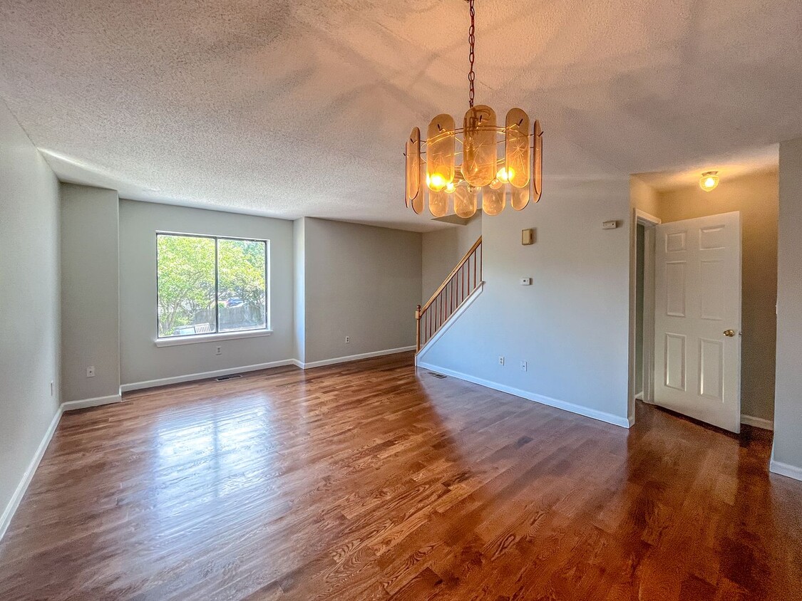 Primary Photo - 2 Bed/ 1.5 Bath- Renovated Duplex Condo W/...