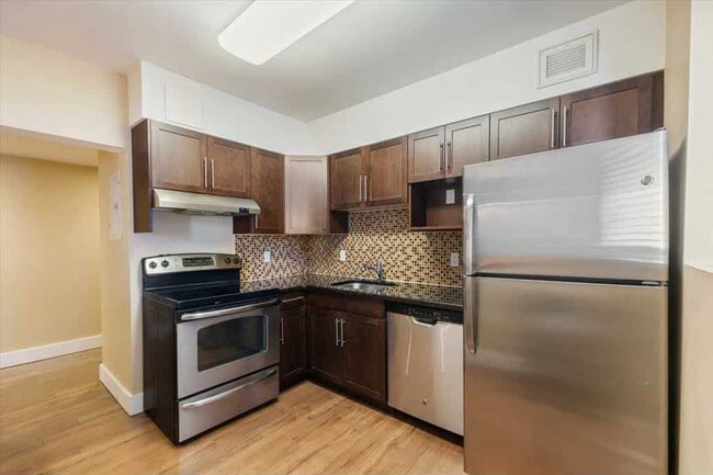 Building Photo - 375-375 Stradbrook Ave